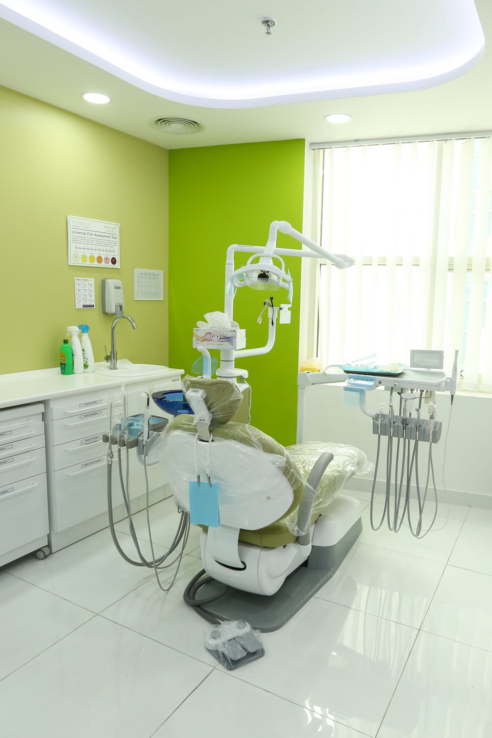 Facemirror-dental-clinic.jpg